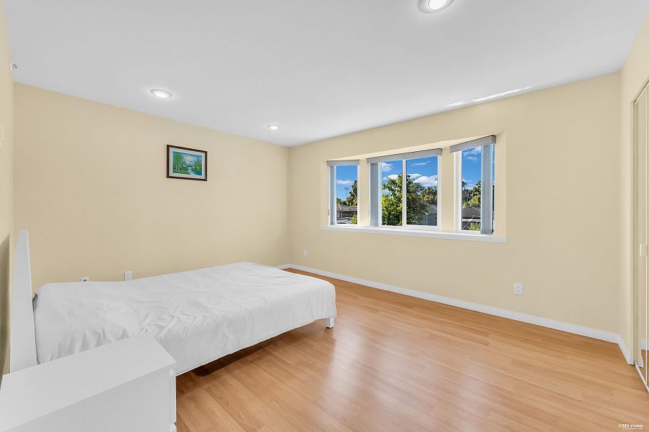 2866 E 44th Avenue Vancouver, BC - 27