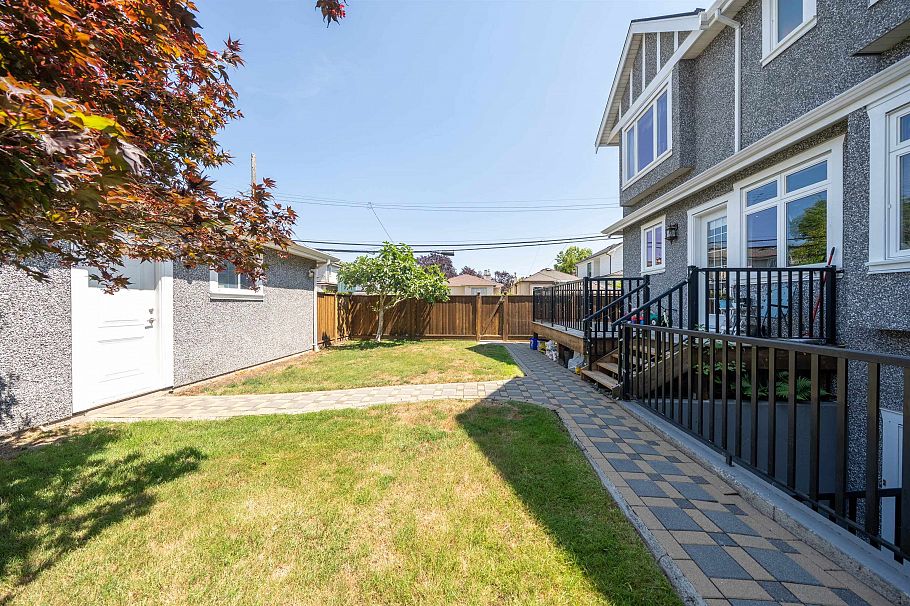 2715 W 20th Avenue Vancouver, BC - 22