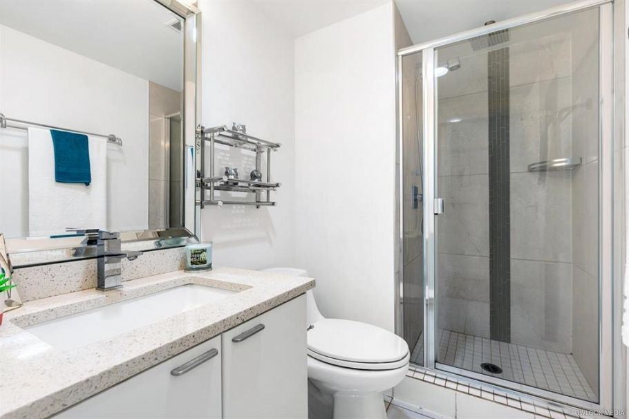 902 1200 Alberni Street Vancouver, BC - 4