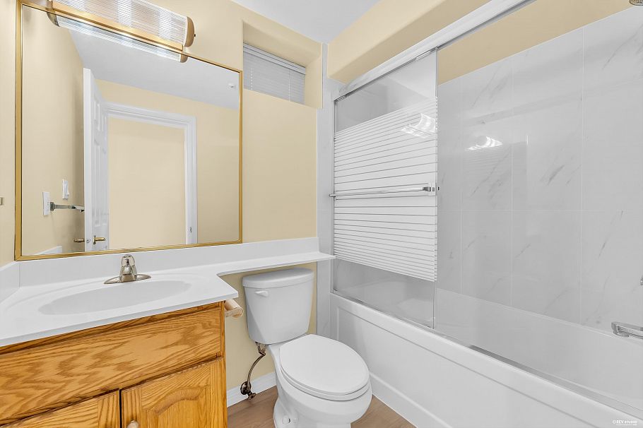 2866 E 44th Avenue Vancouver, BC - 33