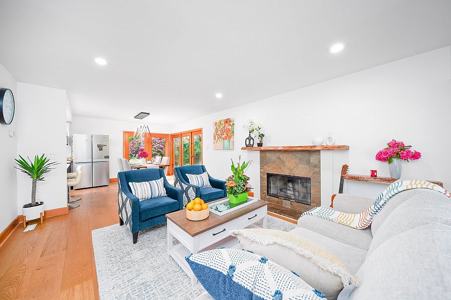 4096 Sunset Blvd Boulevard North Vancouver, BC - 4