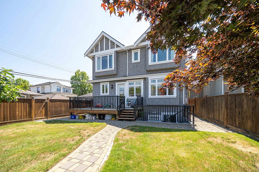 2715 W 20th Avenue Vancouver, BC - 21