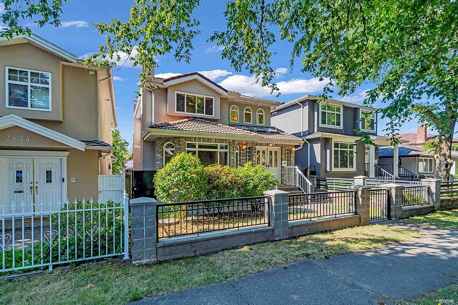 2866 E 44th Avenue Vancouver, BC - 3