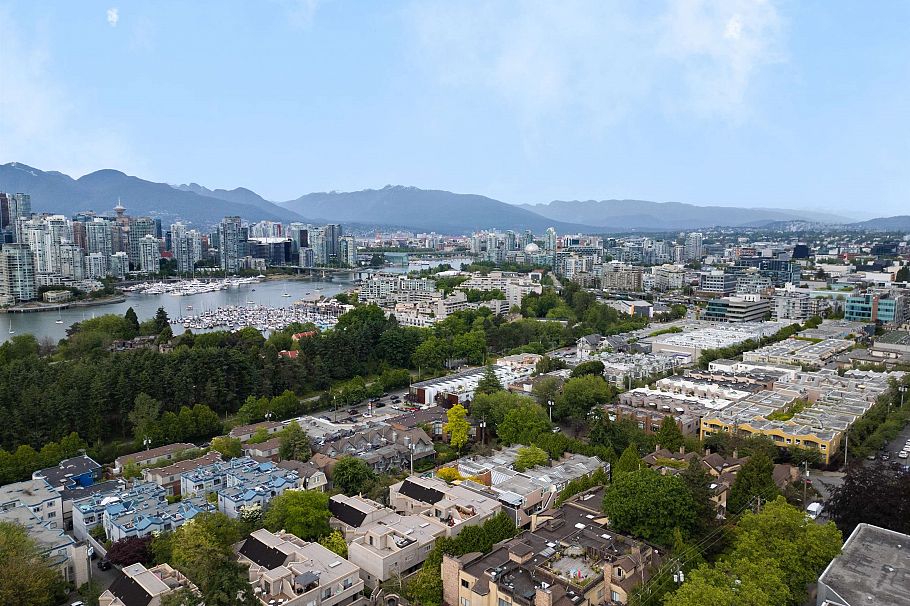 832 W 7th Avenue Vancouver, BC - 32