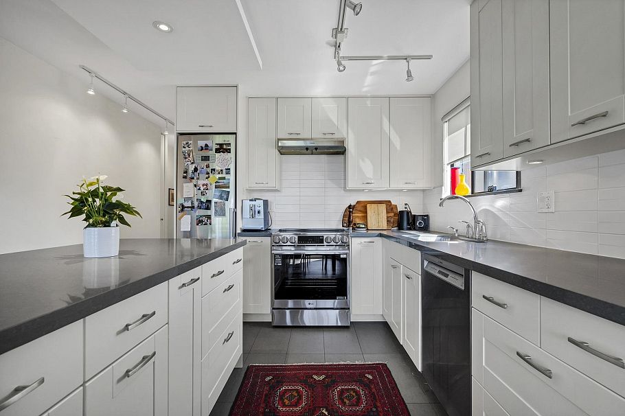 902 1165 Burnaby Street Vancouver, BC - 9