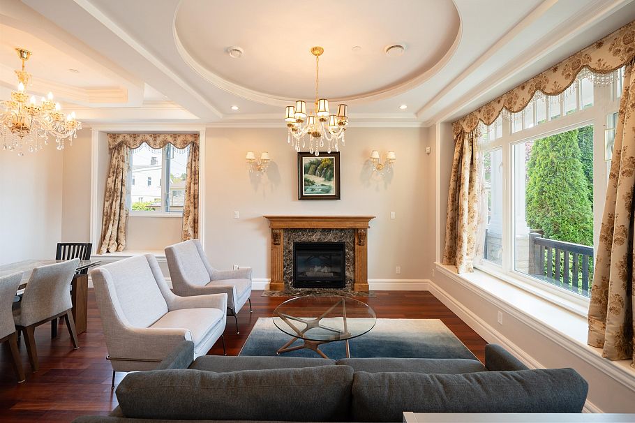2715 W 20th Avenue Vancouver, BC - 3