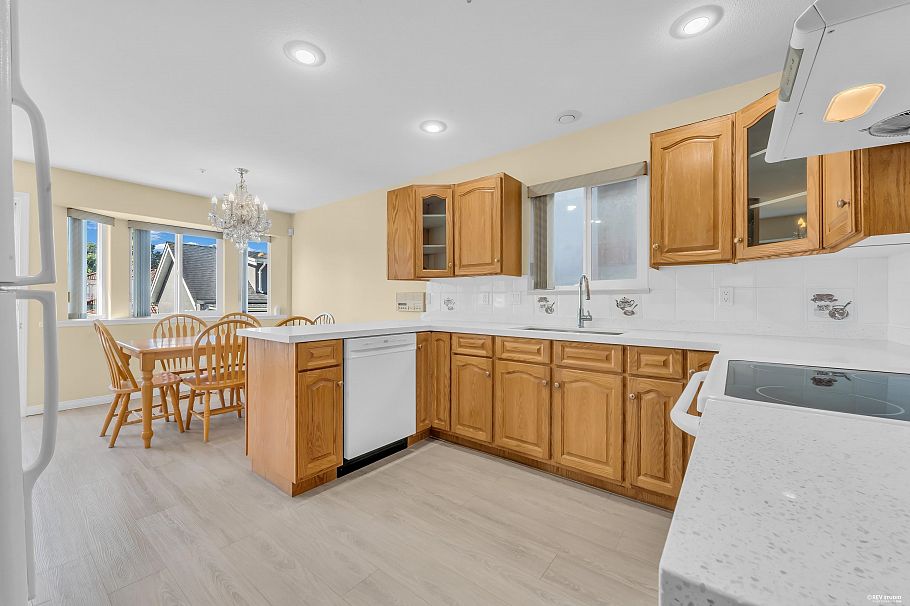 2866 E 44th Avenue Vancouver, BC - 14