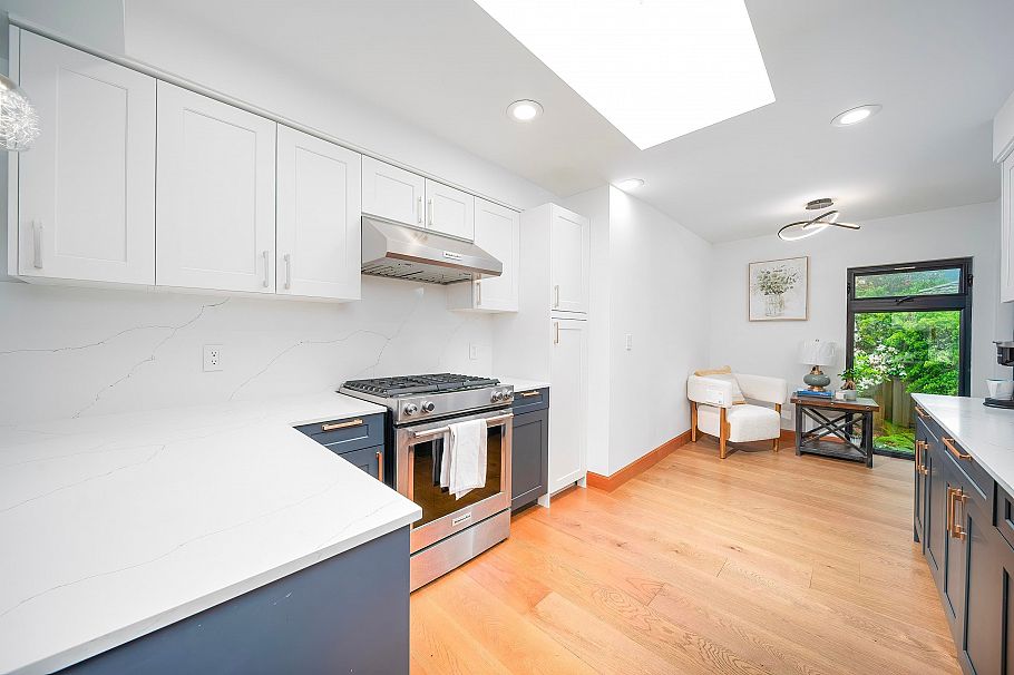 4096 Sunset Blvd Boulevard North Vancouver, BC - 10