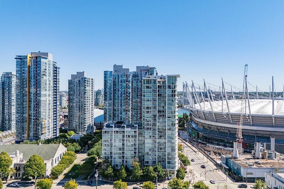 607 161 West Georgia Street Vancouver, BC - 1