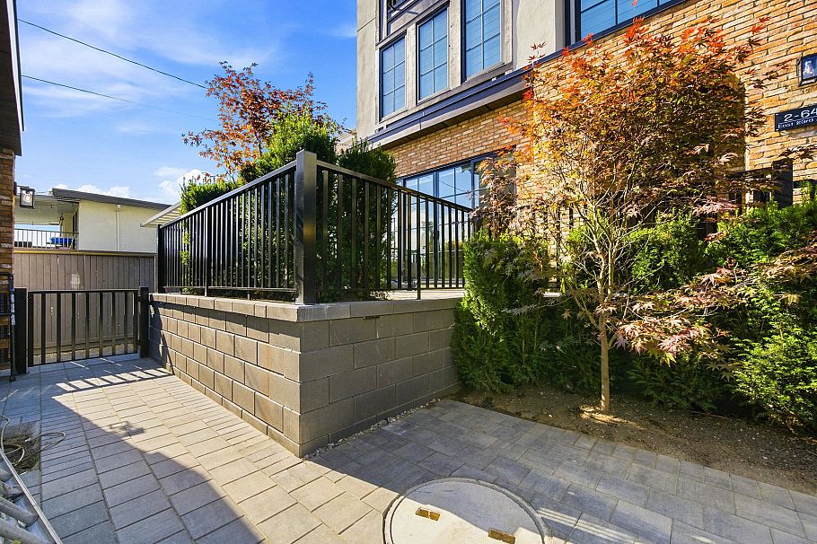 3 646 E 23rd Avenue Vancouver, BC - 24