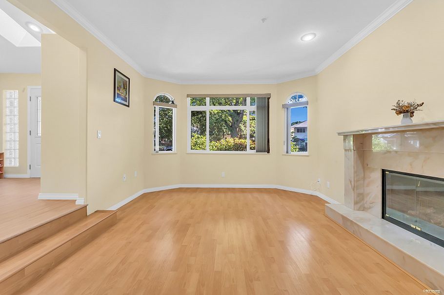 2866 E 44th Avenue Vancouver, BC - 12