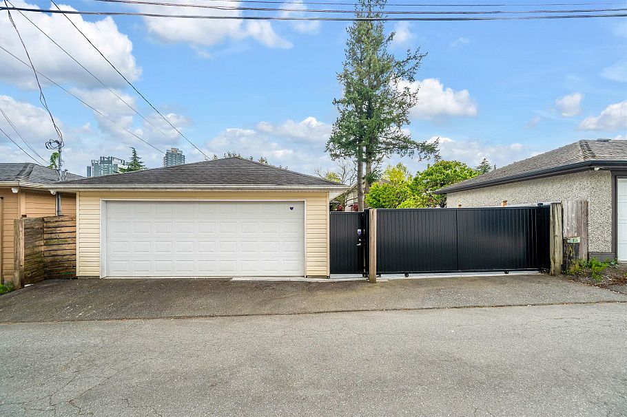 727 W 66th Avenue Vancouver, BC - 6