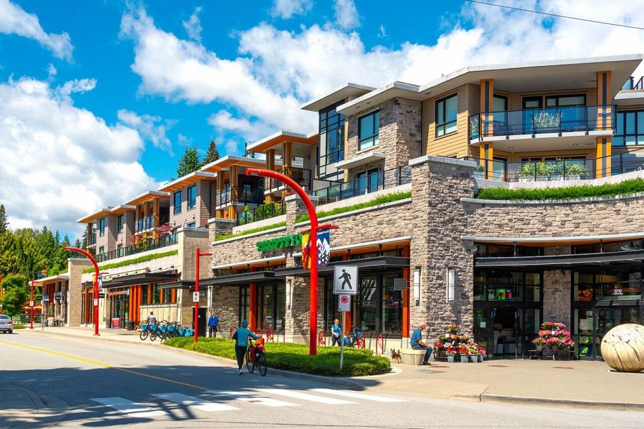 2420 Edgemont Boulevard North Vancouver, BC - 35