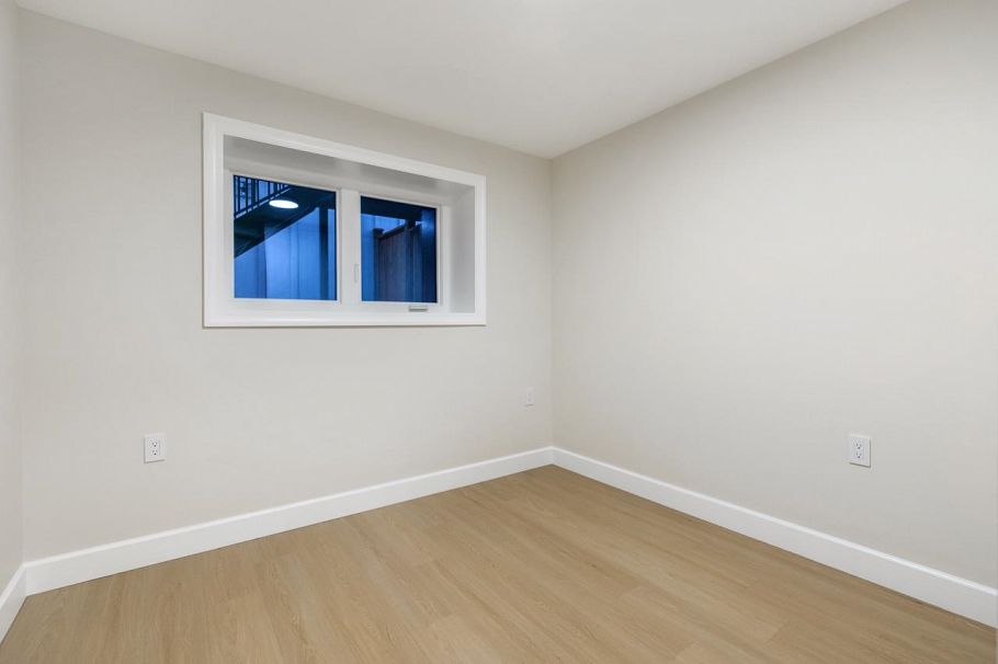 2078 W 57th Avenue Vancouver, BC - 30
