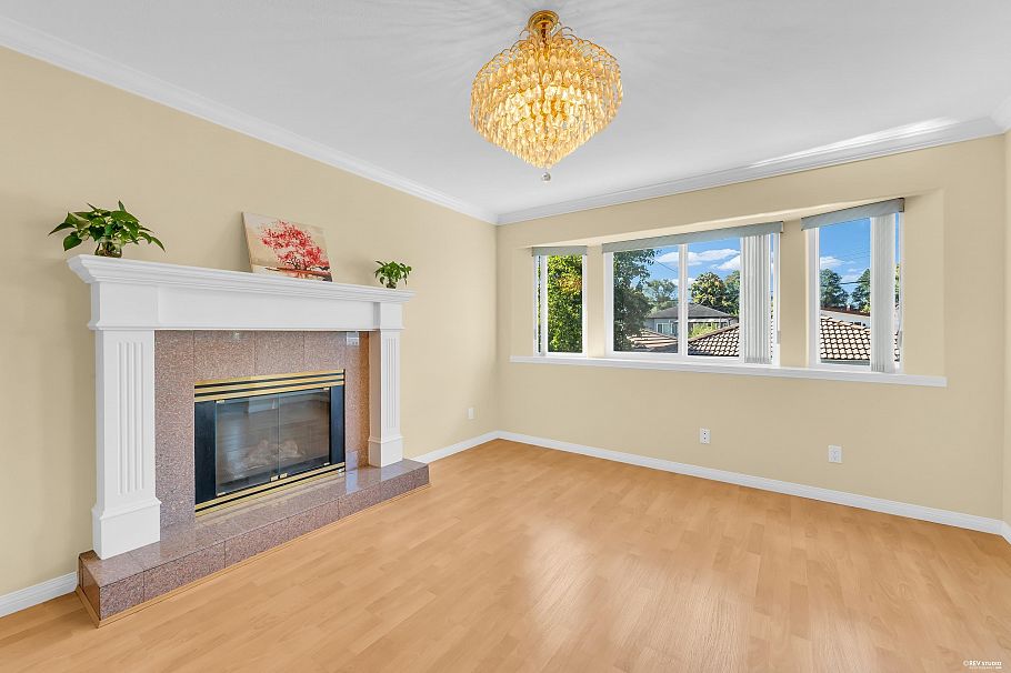 2866 E 44th Avenue Vancouver, BC - 23