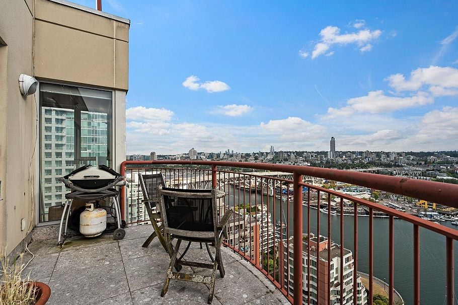 2302 1000 Beach Avenue Vancouver, BC - 22
