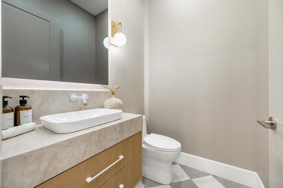 2078 W 57th Avenue Vancouver, BC - 18