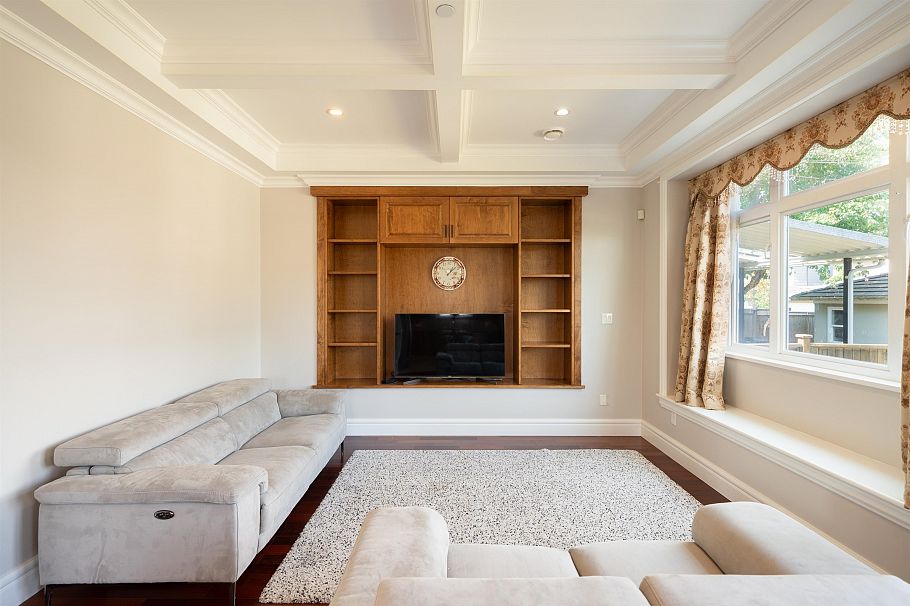 2715 W 20th Avenue Vancouver, BC - 9