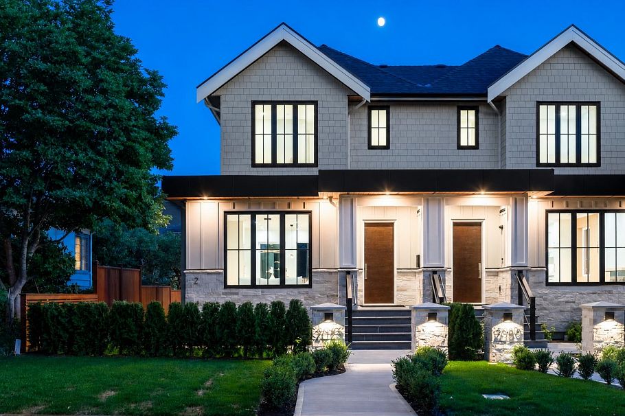 2078 W 57th Avenue Vancouver, BC - 2