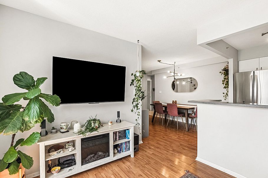 219 288 E 8th Avenue Vancouver, BC - 4