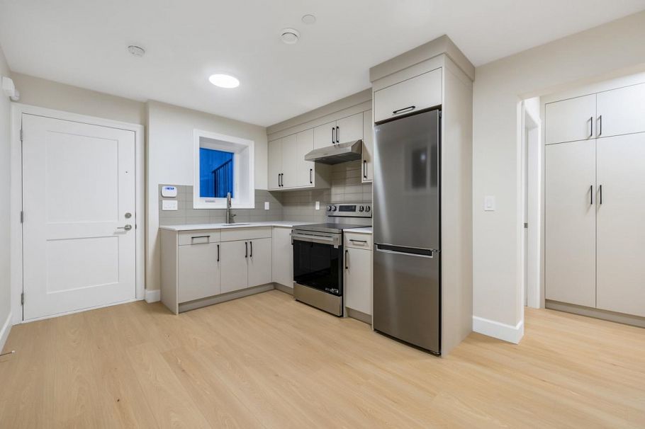 2078 W 57th Avenue Vancouver, BC - 31