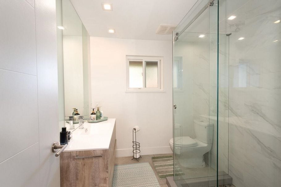 2420 Edgemont Boulevard North Vancouver, BC - 12