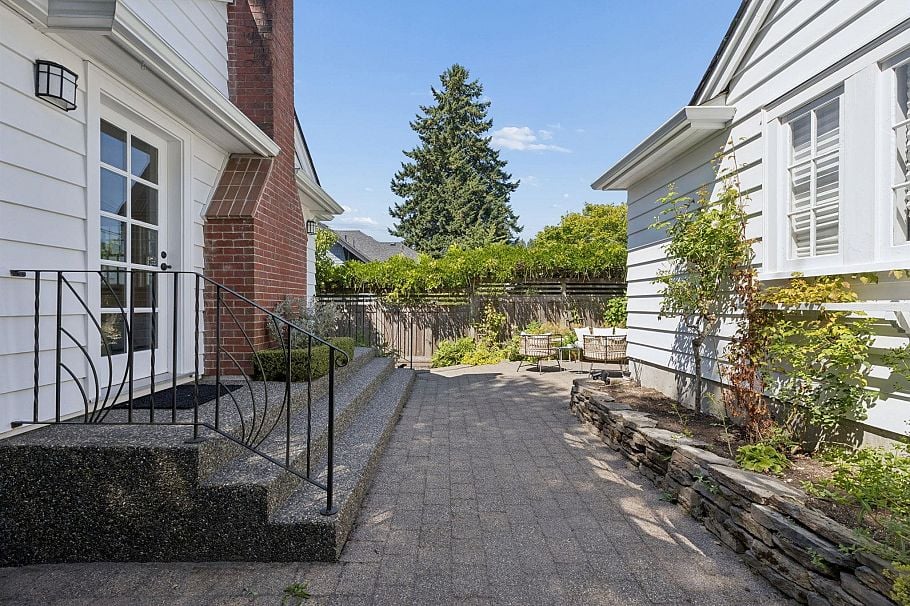 3933 W King Edward Avenue Vancouver, BC - 30