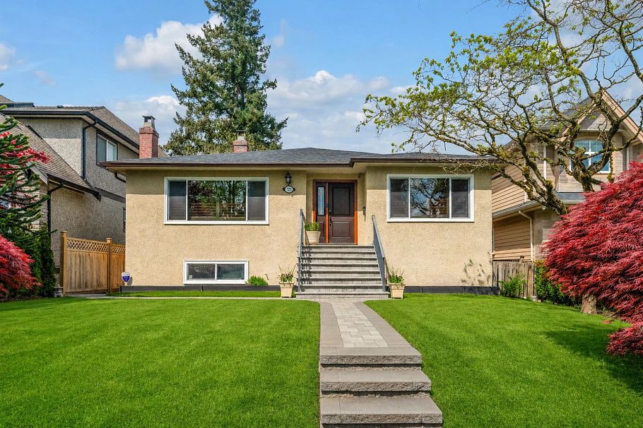 727 W 66th Avenue Vancouver, BC - 1