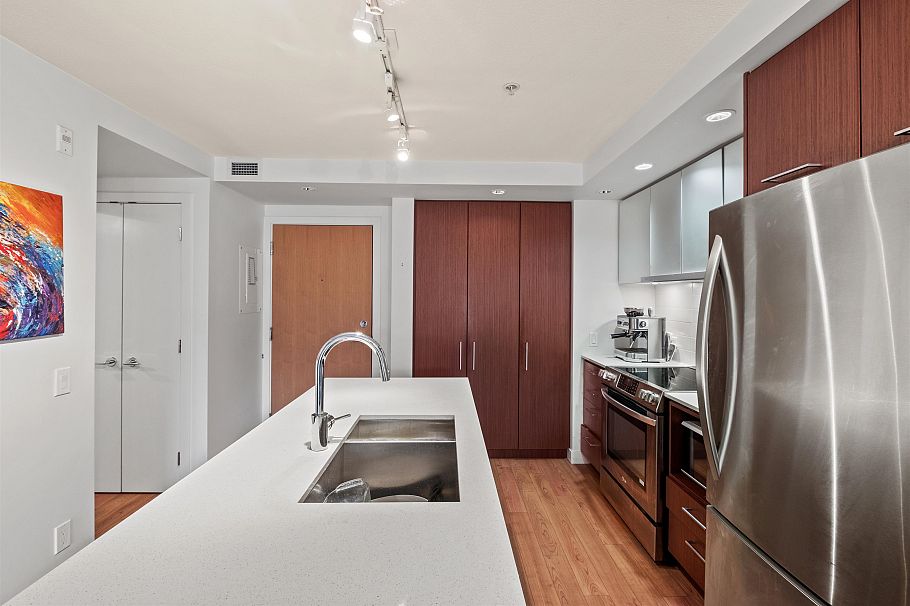 414 221 E 3rd Street North Vancouver, BC - 3