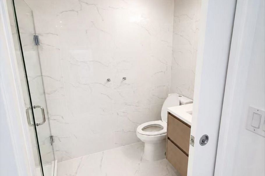 208 8188 Fraser Street Vancouver, BC - 14