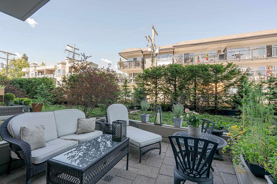 302 160 W 3rd Street North Vancouver, BC - 2