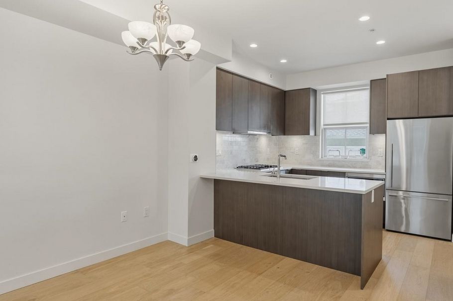 7891 Oak Street Vancouver, BC - 3