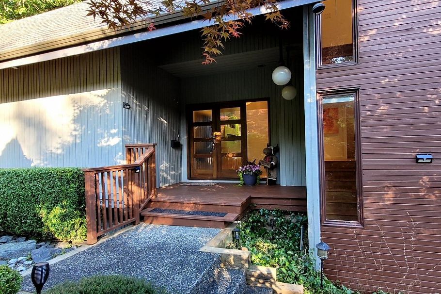 5344 Cliffridge Avenue North Vancouver, BC - 3
