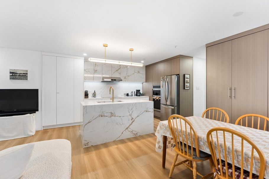 310 E 16th Avenue Vancouver, BC - 9
