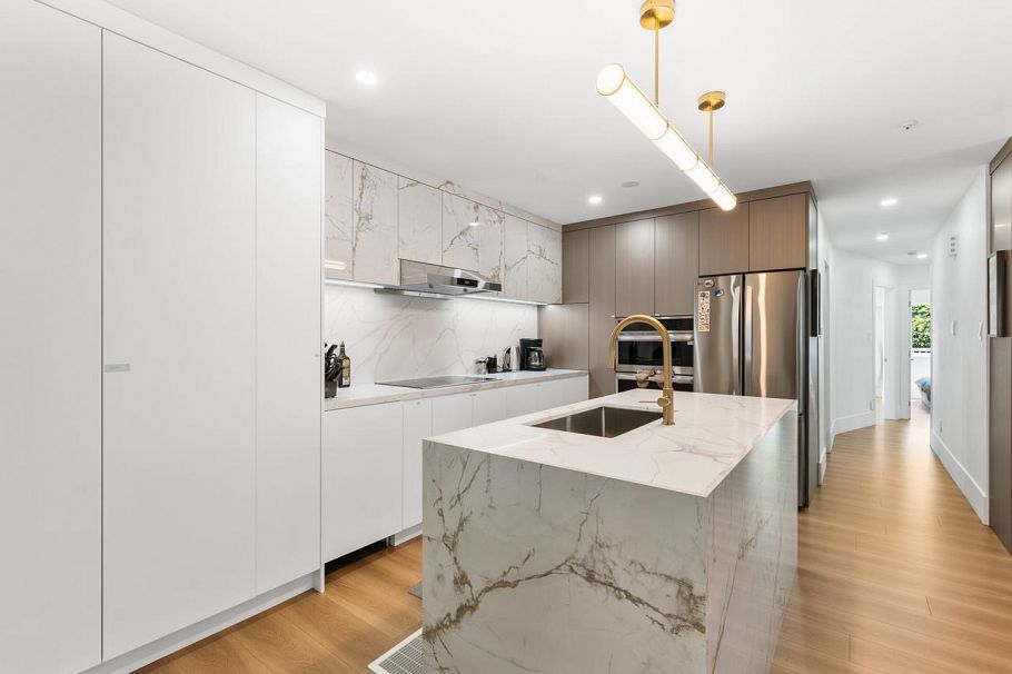 310 E 16th Avenue Vancouver, BC - 11