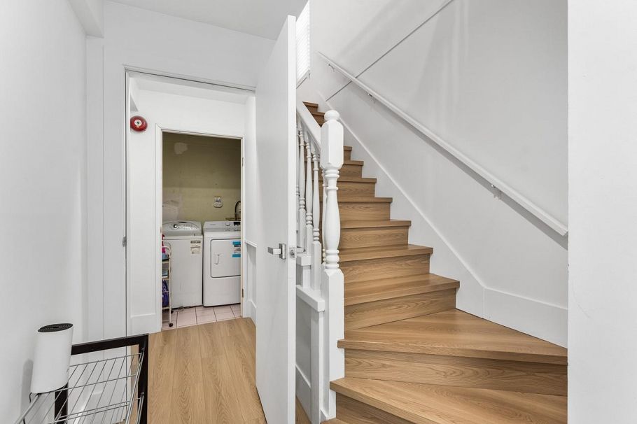 310 E 16th Avenue Vancouver, BC - 5