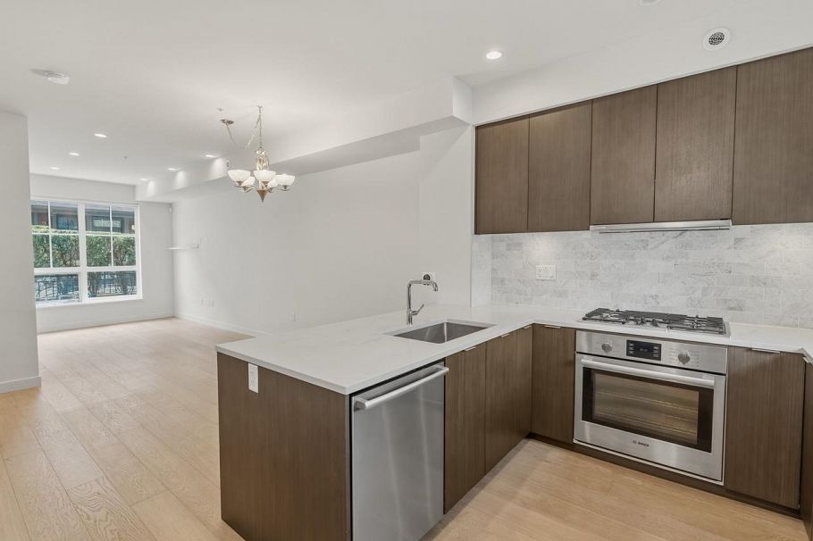 7891 Oak Street Vancouver, BC - 4