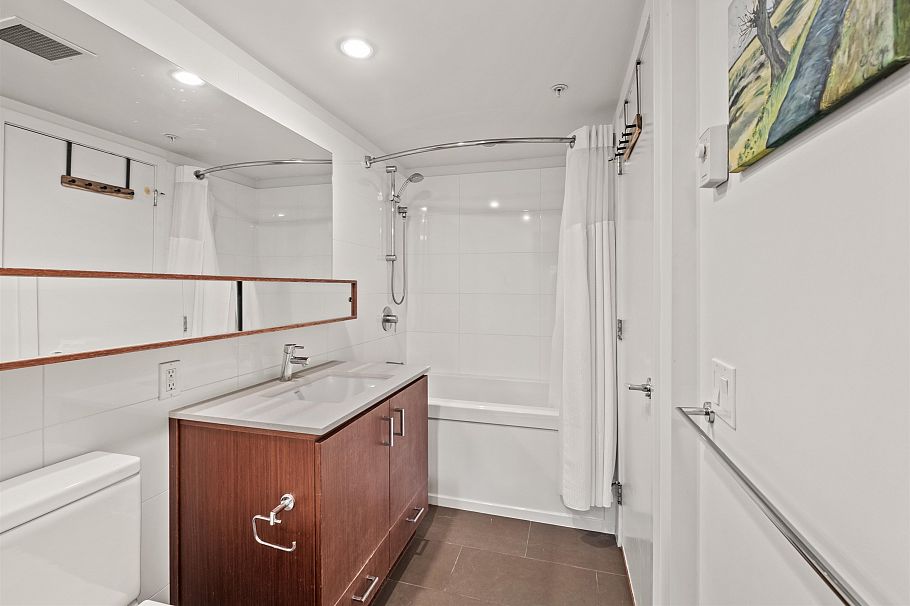 414 221 E 3rd Street North Vancouver, BC - 11