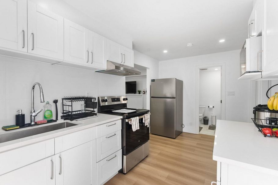 310 E 16th Avenue Vancouver, BC - 31