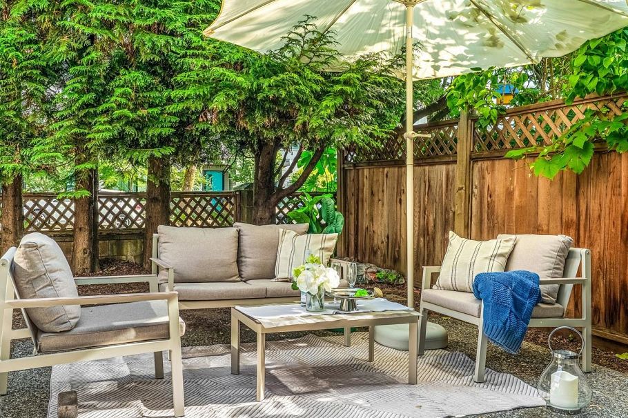 310 E 16th Avenue Vancouver, BC - 4