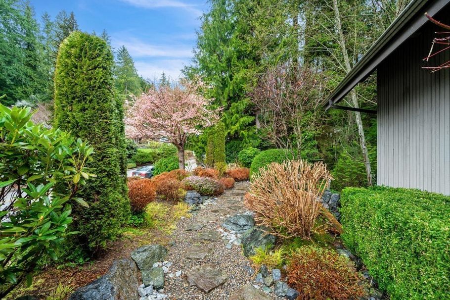 5344 Cliffridge Avenue North Vancouver, BC - 24