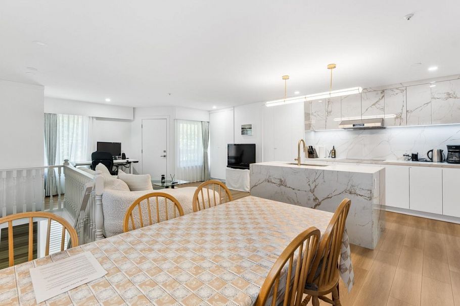 310 E 16th Avenue Vancouver, BC - 8