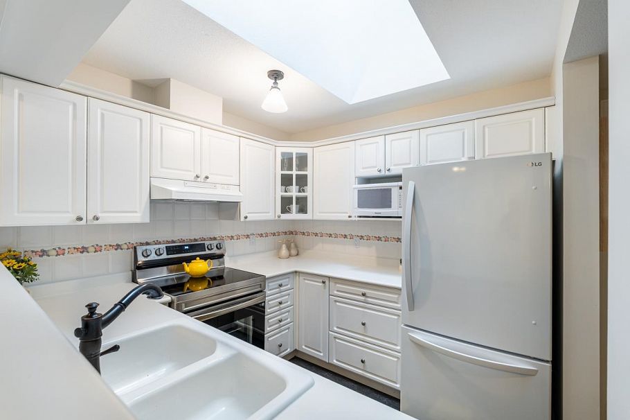 405 3658 Banff Court North Vancouver, BC - 16