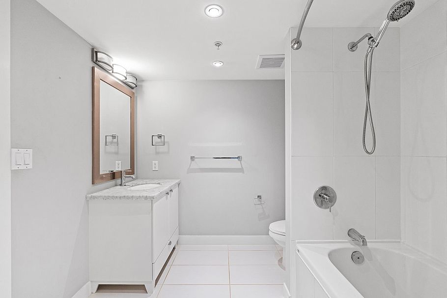 302 160 W 3rd Street North Vancouver, BC - 13