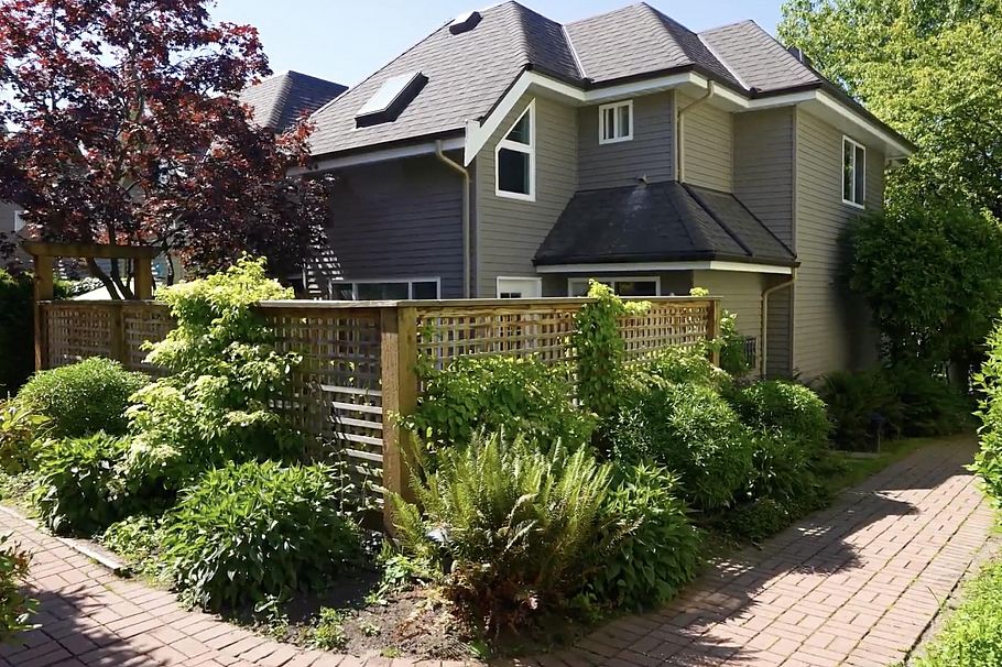 1 270 E Keith Road North Vancouver, BC - 39
