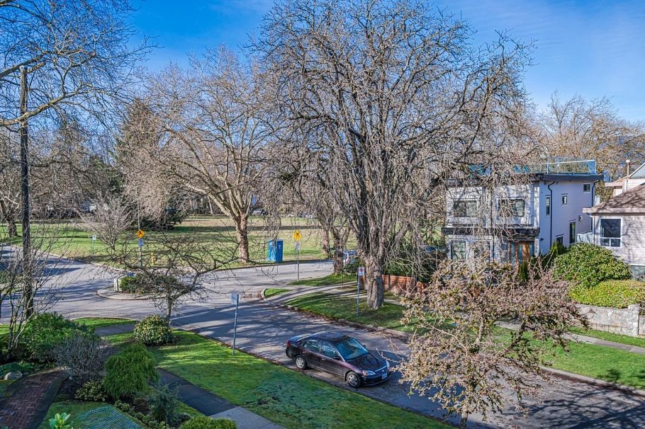 3178 W 23rd Avenue Vancouver, BC - 39