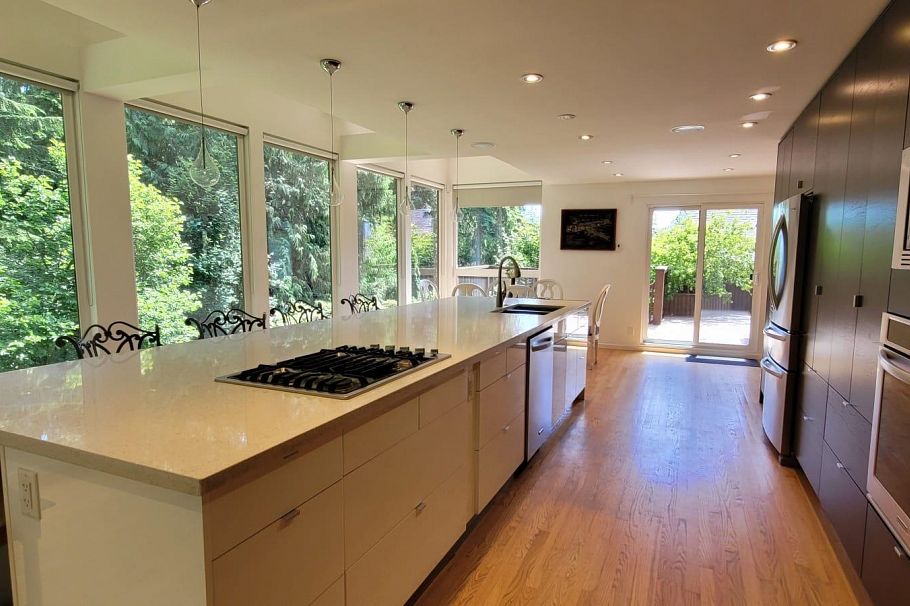 5344 Cliffridge Avenue North Vancouver, BC - 5