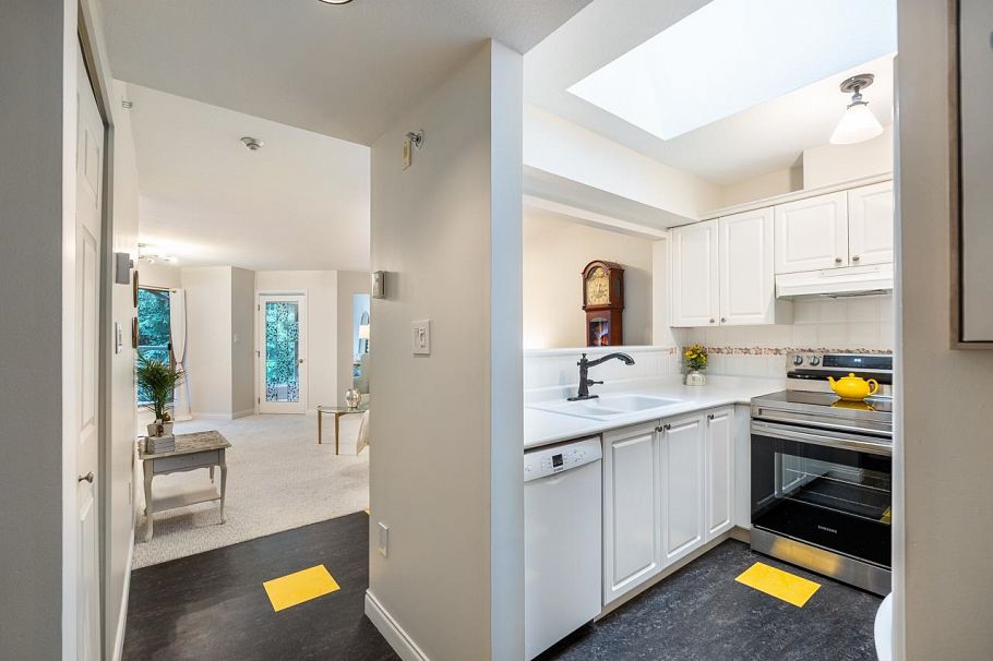 405 3658 Banff Court North Vancouver, BC - 18