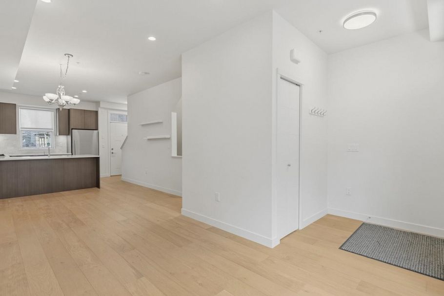 7891 Oak Street Vancouver, BC - 2