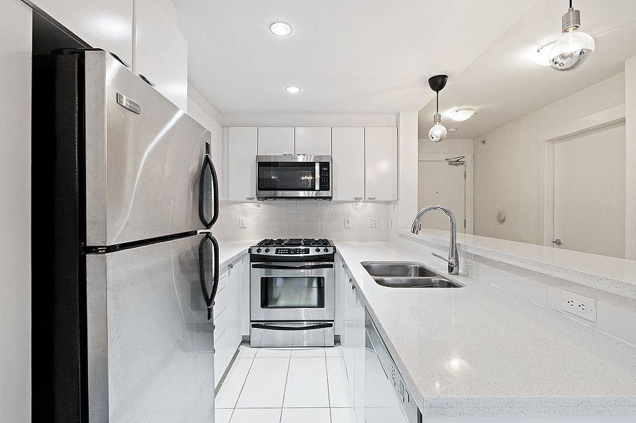 302 160 W 3rd Street North Vancouver, BC - 5